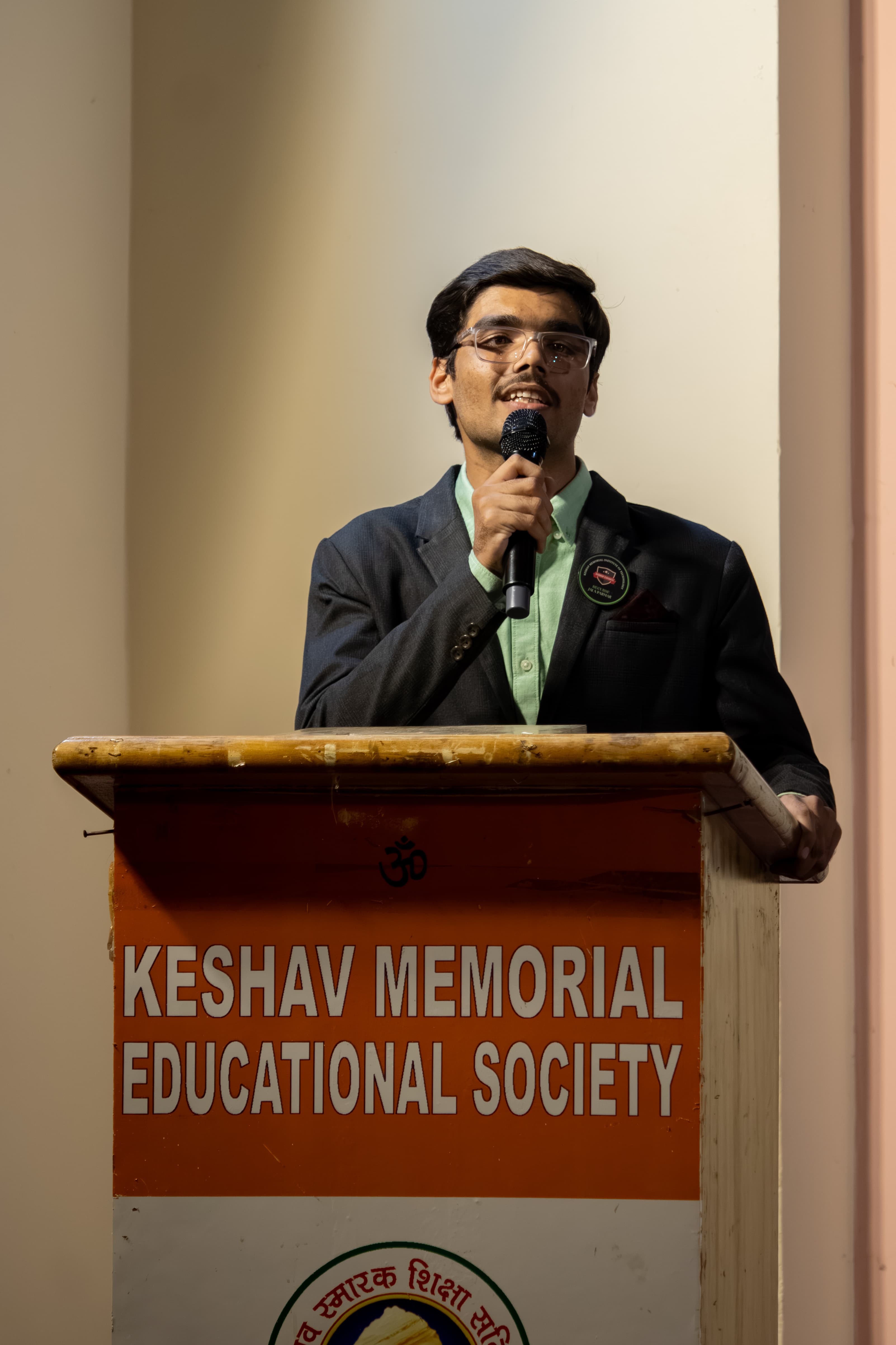 Jai Atul Parmar speaking at a Recurse event